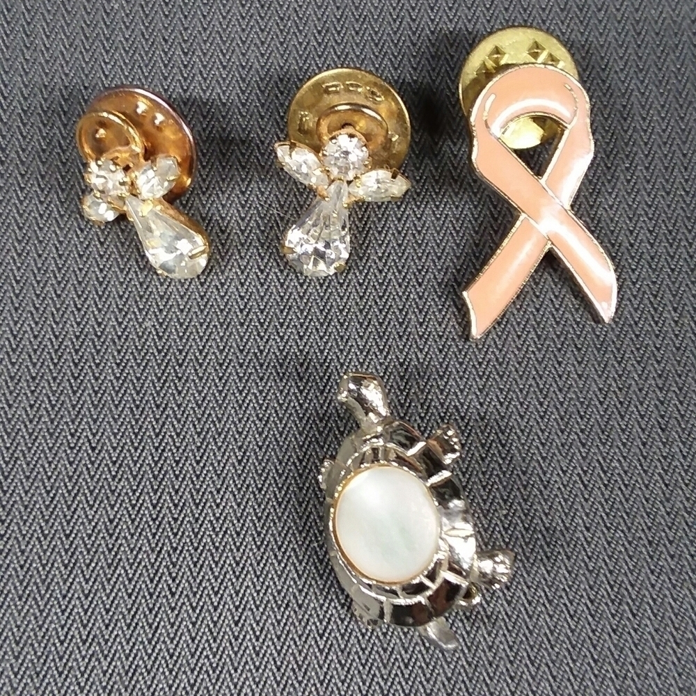 😘3/$12 item. Super Cute Small Pins Bundle!